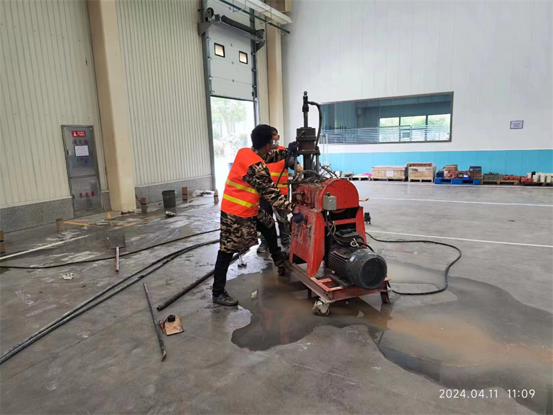临川厂房地面下沉塌陷注浆加固施工